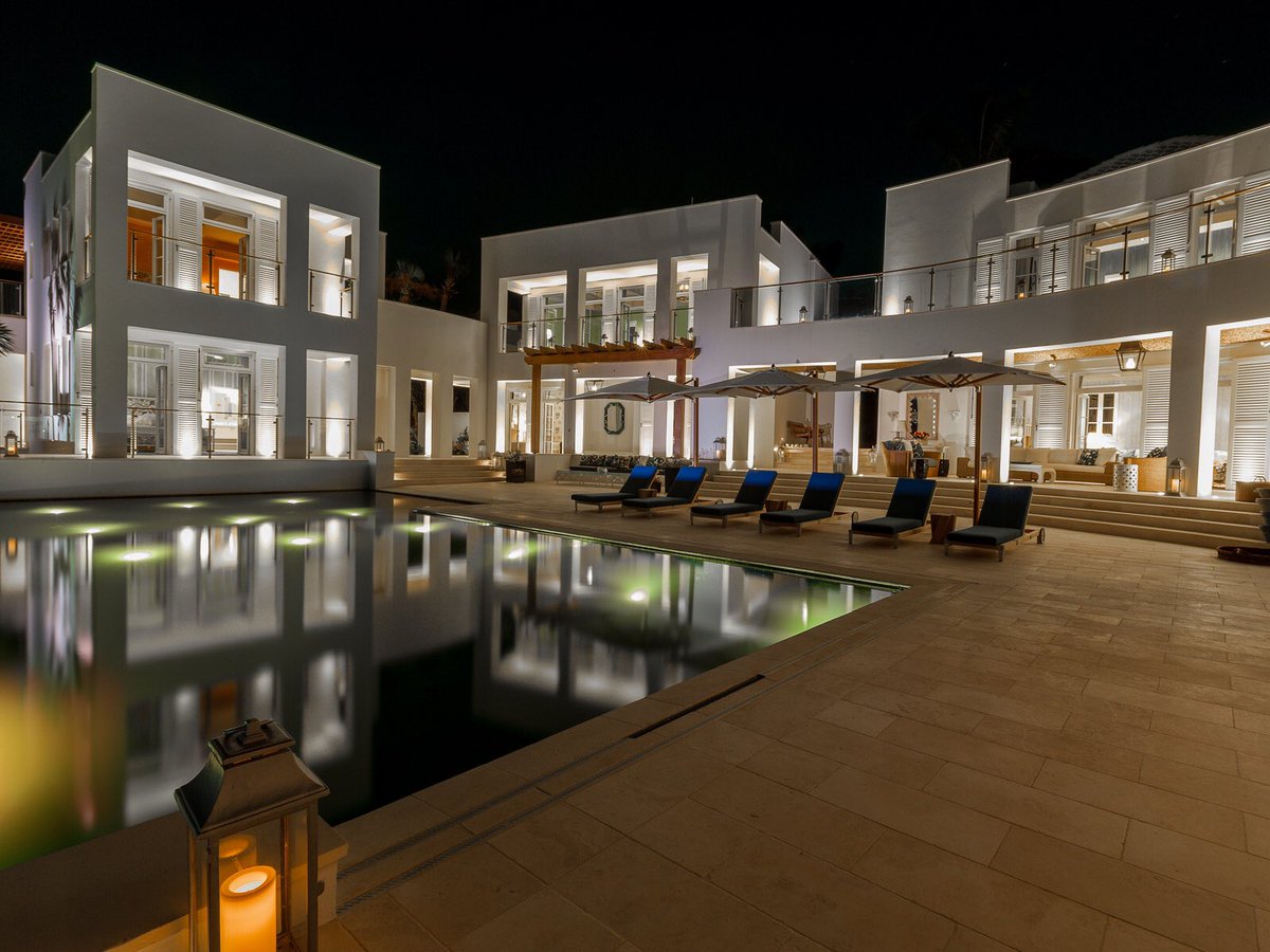 anguillabeaches's tweet photo. File this "if-you-have-to-ask" #Anguilla #Villa under #SumptuousSunday🕶 
$200K+/wk💸💸💸 
Foto🌹👉https://t.co/qvEEqkO5ny https://t.co/JXreVDpqTC