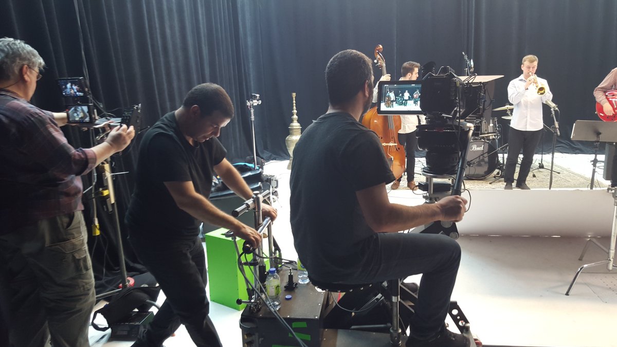 Qui as dit que le Jazz n'était pas pour les ados,,, hier au STUDIO MERLIN en tournage Jazz ado au menu ! WOW