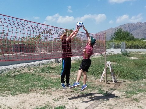 VoleyCaboroig's tweet photo. Nos mandan fotos de la inauguración de una pista huertana, el voley en todos sitios https://t.co/YqqmfmNudb