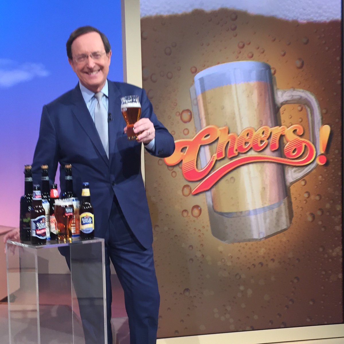 JohnCraigWilson's tweet image. Cheers from #studio45 @CBSSunday! It&apos;s the #moneyissue with @AnthonyMasonCBS
