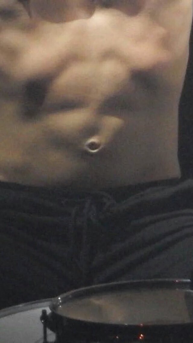 iamblackb3ar's tweet image. This man has a trapped child inside his stomach 1like=1 pray