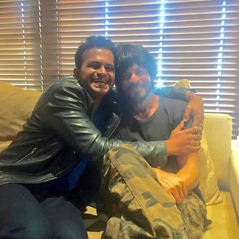 SRKItalyFC_CFC's tweet photo. @iamsrk and @sidkannan
They are very happy 😊😊
@iamsrk @SRKCHENNAIFC
#5DaysForFAN https://t.co/vG216ziqSJ