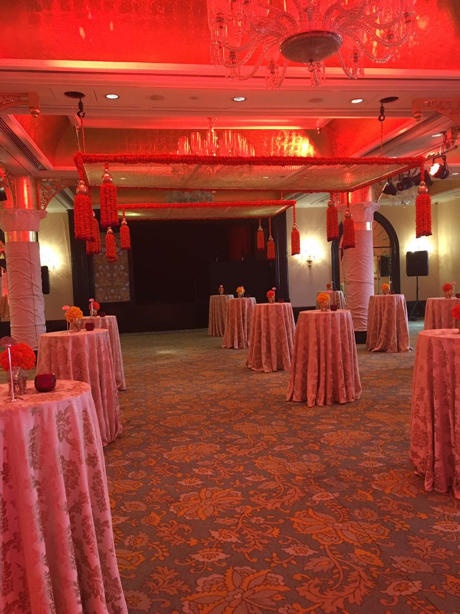 TajMahalMumbai's tweet photo. The Ballroom is all dressed up for the Charity Dinner. What an evening it promises to be! #RoyalVisitIndia https://t.co/Ap6MiOBXDp