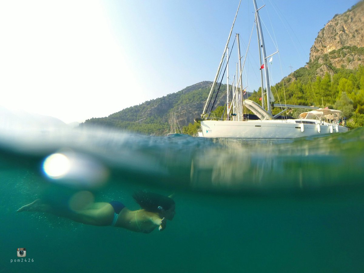 pom2426's tweet photo. #mermaids hunting 
#underwater #photography 
#sailing #turkey @ExocetSailing https://t.co/02pv8og106