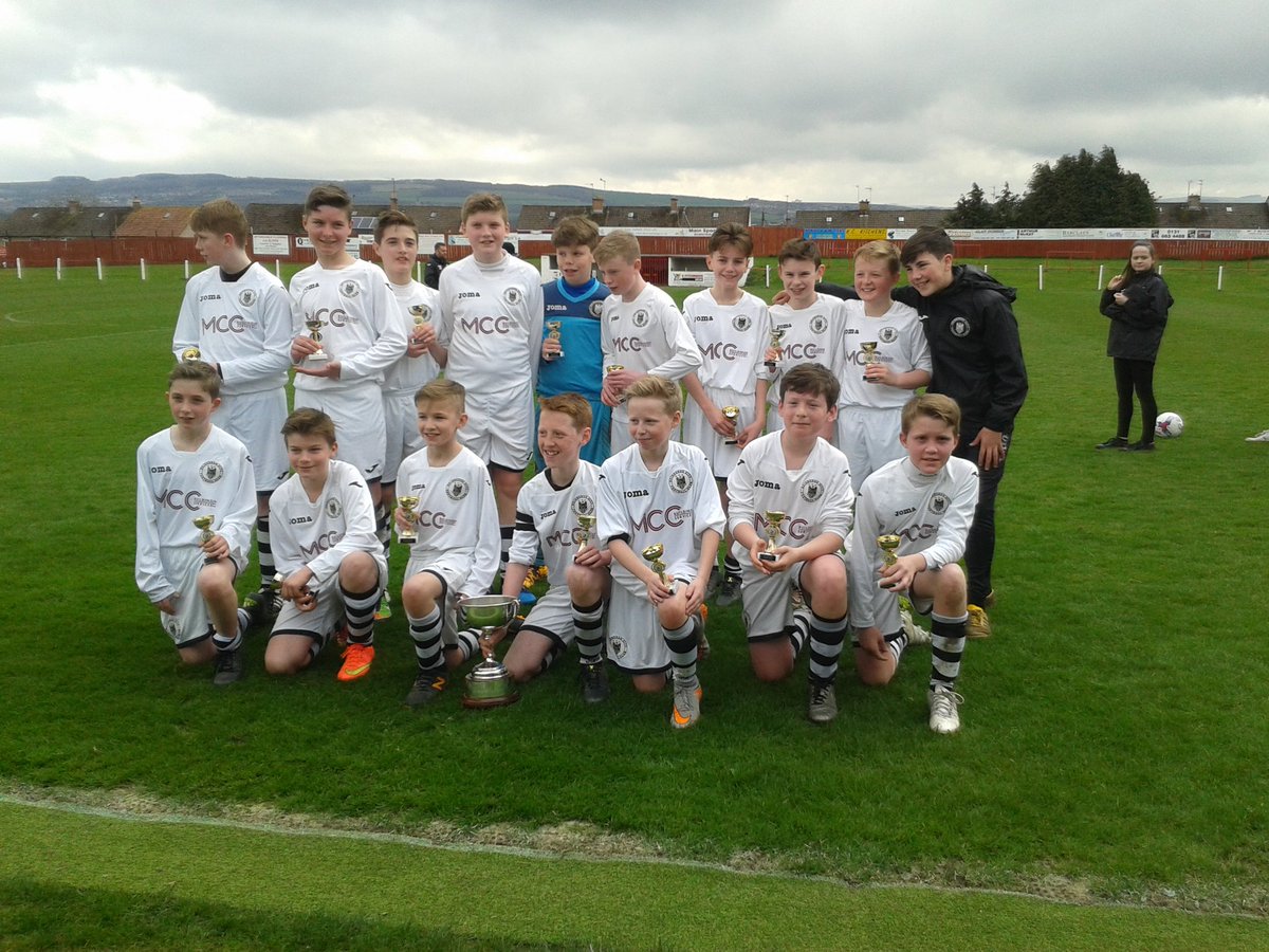 aljaroo1874's tweet photo. U13 Persevere Cup Winners
Charlie with the winning team
5-0
#prouddad #going4thetitle https://t.co/uiZGMfdO9K