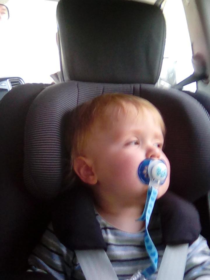Thomasd38477563's tweet photo. Baby bro is almost sleeping https://t.co/sTSjln6M06