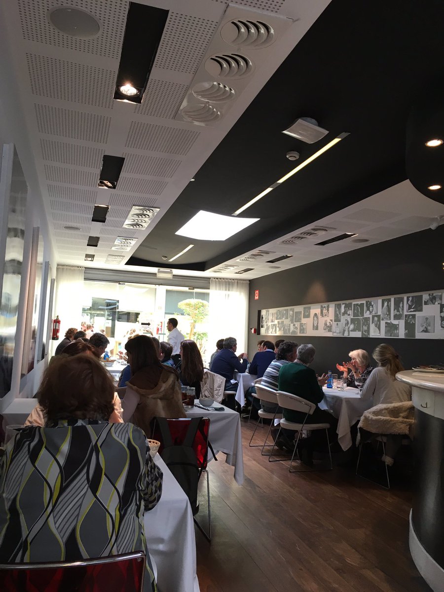 dalucamadrid's tweet photo. Domingos en #DaLuca . A tope y disfrutando! ♥️♥️ #FelizDomingo #comidasenfamilia #comidacadera #pasta 🍝 #pizza🍕 https://t.co/ZkvYHHV2jy