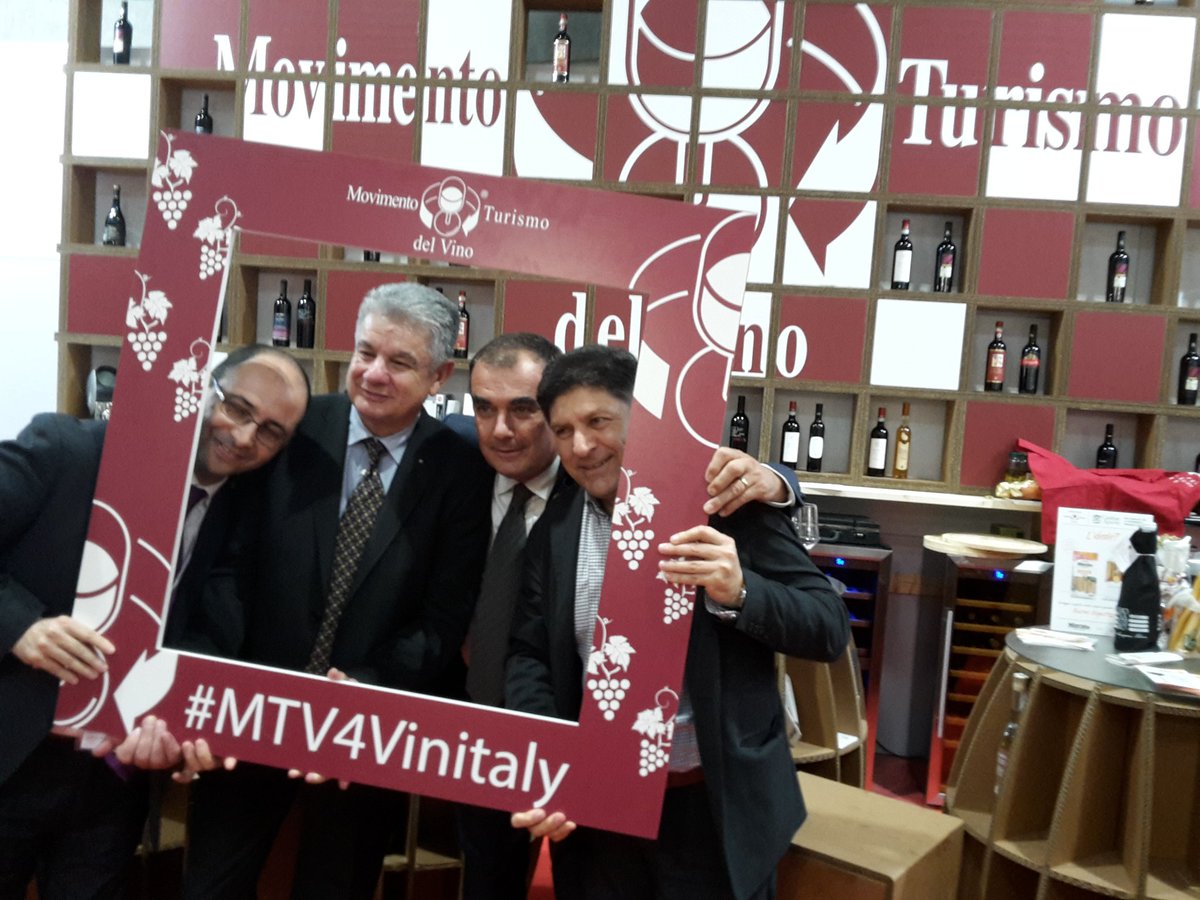 Marco_K18's tweet photo. Inaugurazione @carlopietrasant 'enoturismo 2.0 la nostra mission' #vino @MTV_Italia #wine #casamodena https://t.co/BTMxmoruTV