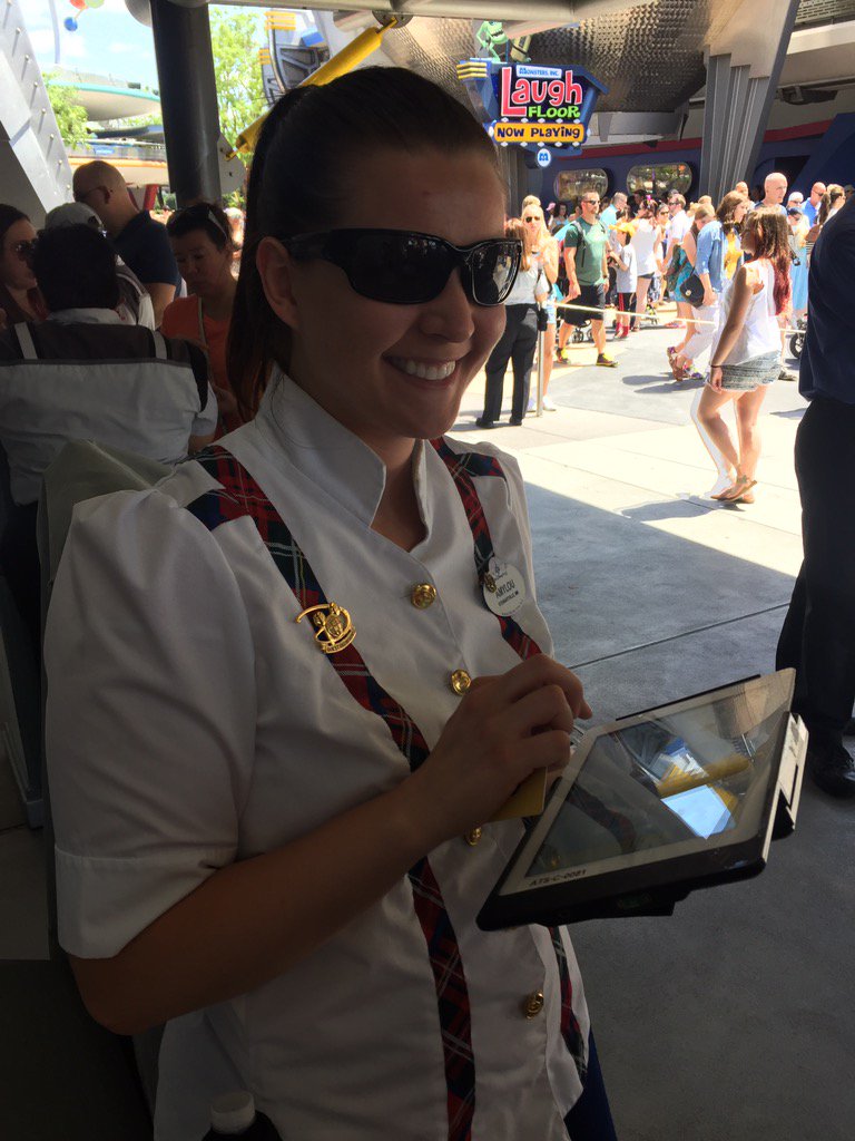 MMMarathoner's tweet photo. Amylou was able to assign FastPasses to other family members for us! #BrandNewFeature #MagicBands @WDWToday https://t.co/u9OIvwRlfP