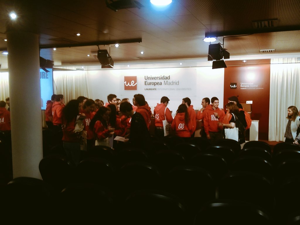 UEuropea's tweet photo. Los participantes de #CallOfFuture16 se despiden con emoción de esta experiencia única. https://t.co/BGs2ZR12cs