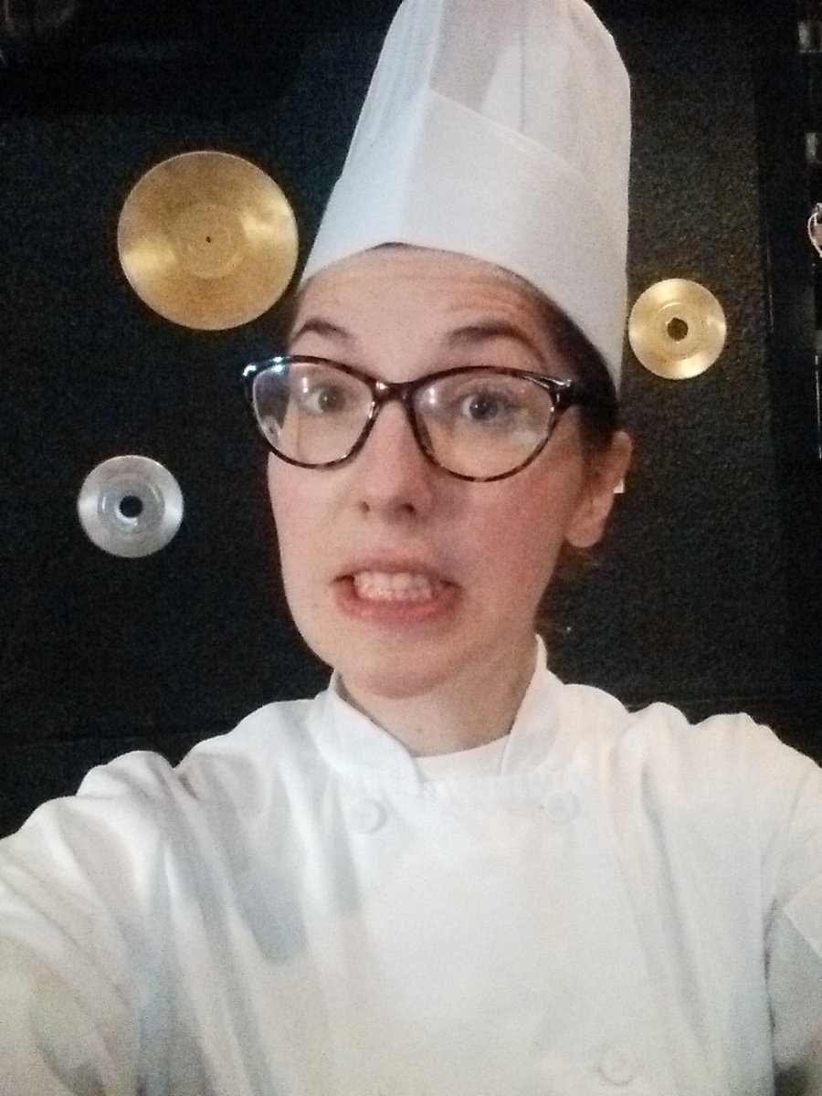 mani_bird's tweet photo. Sexi sexi chef https://t.co/uidY593X4o