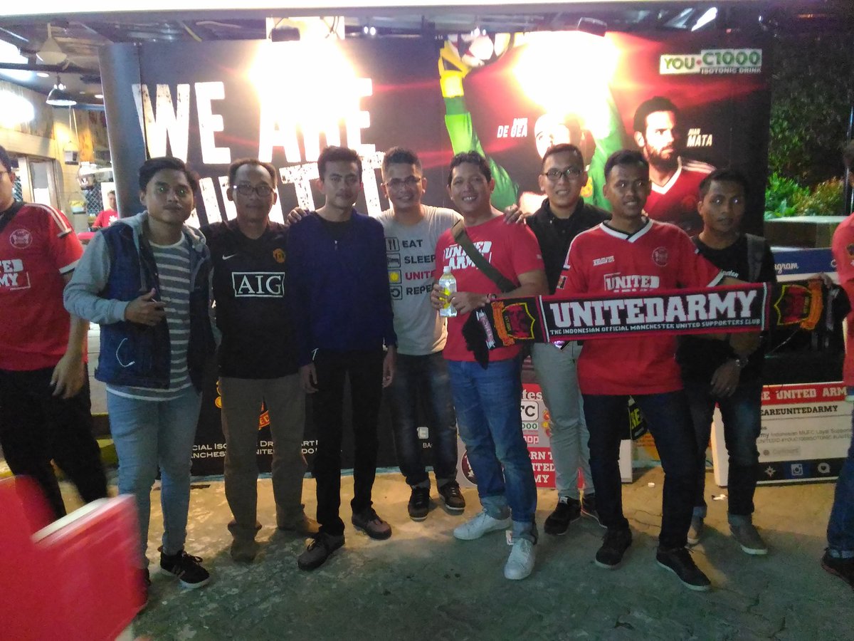 dennyferguson's tweet photo. @unitedarmy_BAU live screning @unitedarmyfc Pondok Indah Jakarta Selatan https://t.co/nHgvJJS46v