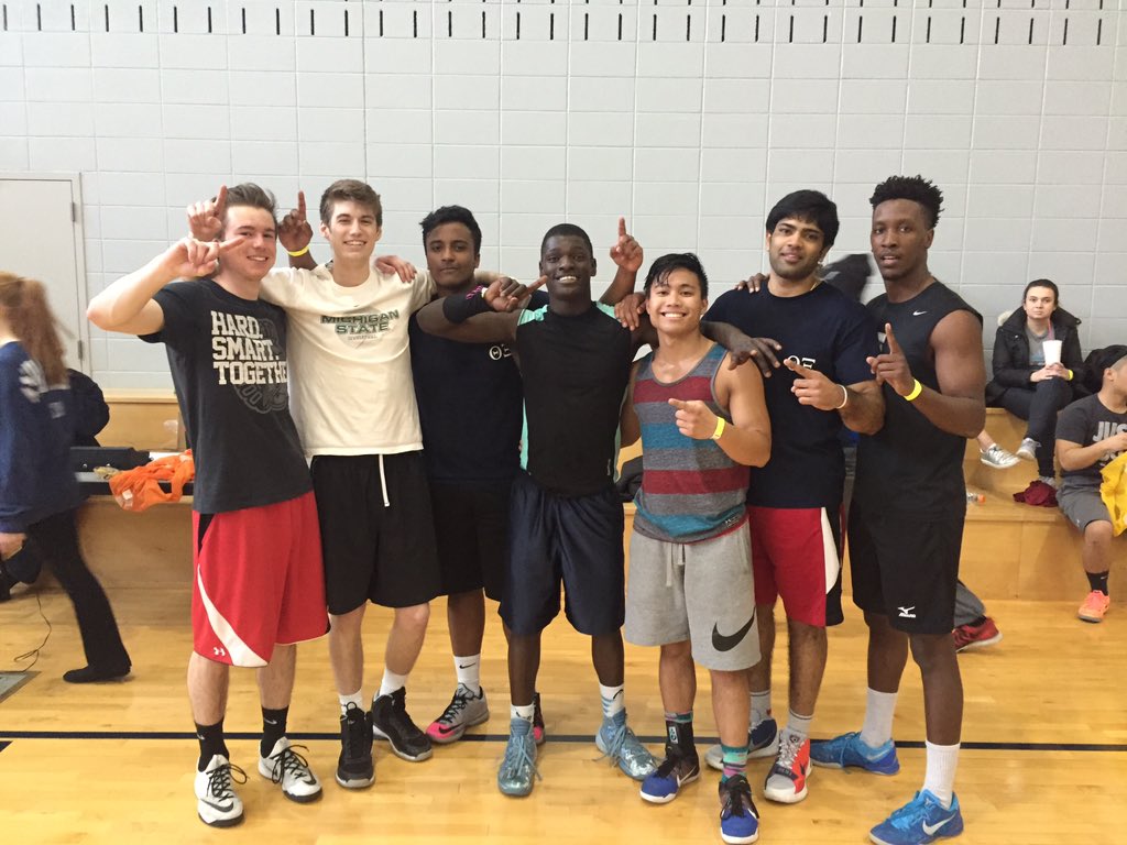 ThetaXi_UIC's tweet photo. Not cocky, just confident. Greek week basketball champions! #UICGreekWeek #OrangeTeam #TheBestTeam https://t.co/GKRqgRqcTy