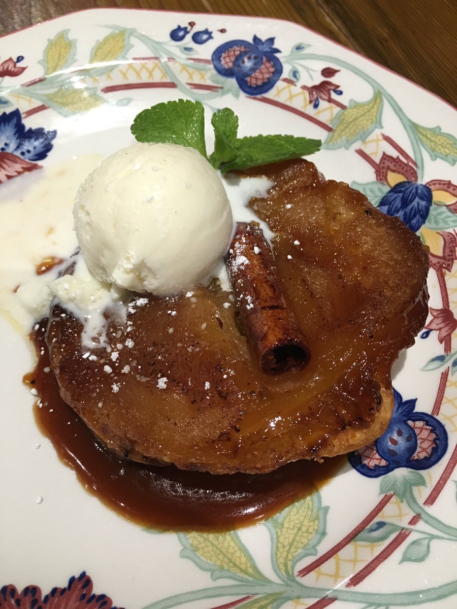 Fantastic Sunday lunch @BarkingDBelfast never disappoints! Two of my favourites, steak tartare &amp; tart tatin..