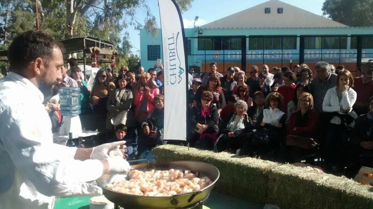 cecitorrejon's tweet photo. El equipo de @gobiernochubut acompaña #MuestraDelValle #Gaiman https://t.co/etBpHB8usF
