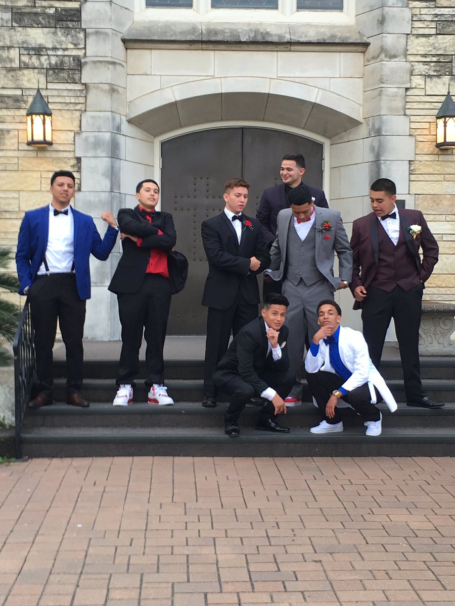 mbrown17993's tweet photo. Prom 2K16 #hellalaughs https://t.co/tkMG3QX7vW