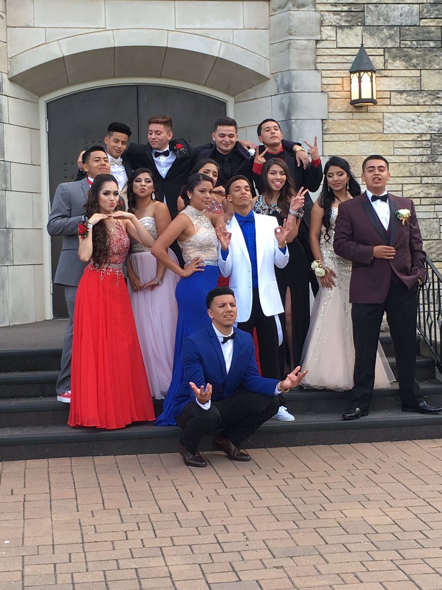mbrown17993's tweet photo. Prom 2K16 #hellalaughs https://t.co/tkMG3QX7vW