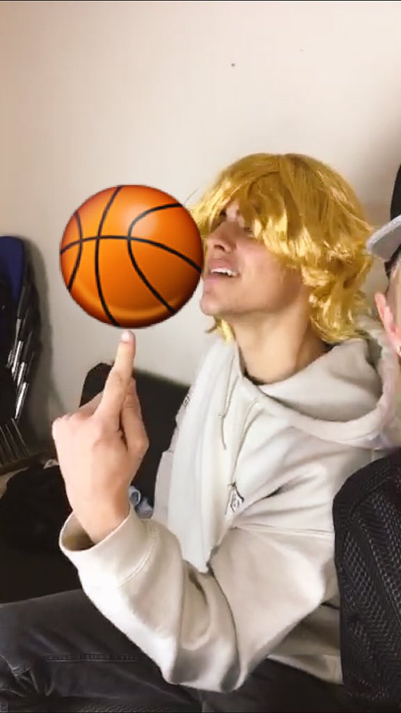 JVCKJ's tweet image. These spot the difference games have been getting really tough lately...