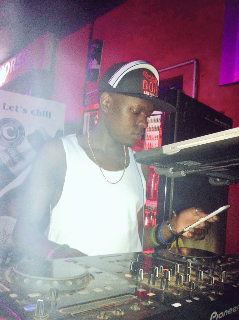 malcolmlegalent's tweet photo. #djose 256 mad mixes club dejavu happening https://t.co/PIteLre8Fq
