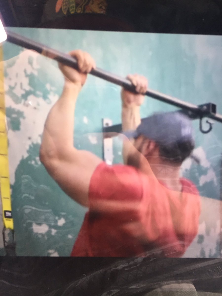 DeitrichLohman's tweet photo. @BradleyMartyn trying to do chin ups. One day bro 💪 #sendhelp #GetBox https://t.co/m0Qg5wgPck