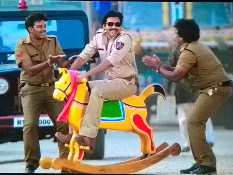 bindusrdas's tweet photo. #SardarGabbarSingh @PawanKalyan  Complete treat to fans. Rest others stay in peace ;) #Pawanisim at peaks https://t.co/eO0AQv8P0p