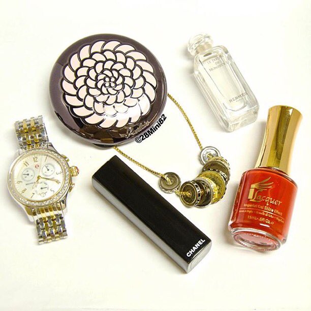 iGelBeauty's tweet photo. A girl's daily essentials #igelbeauty #ilacquer #igelmatch #igelpolish https://t.co/izsu2nsiGy