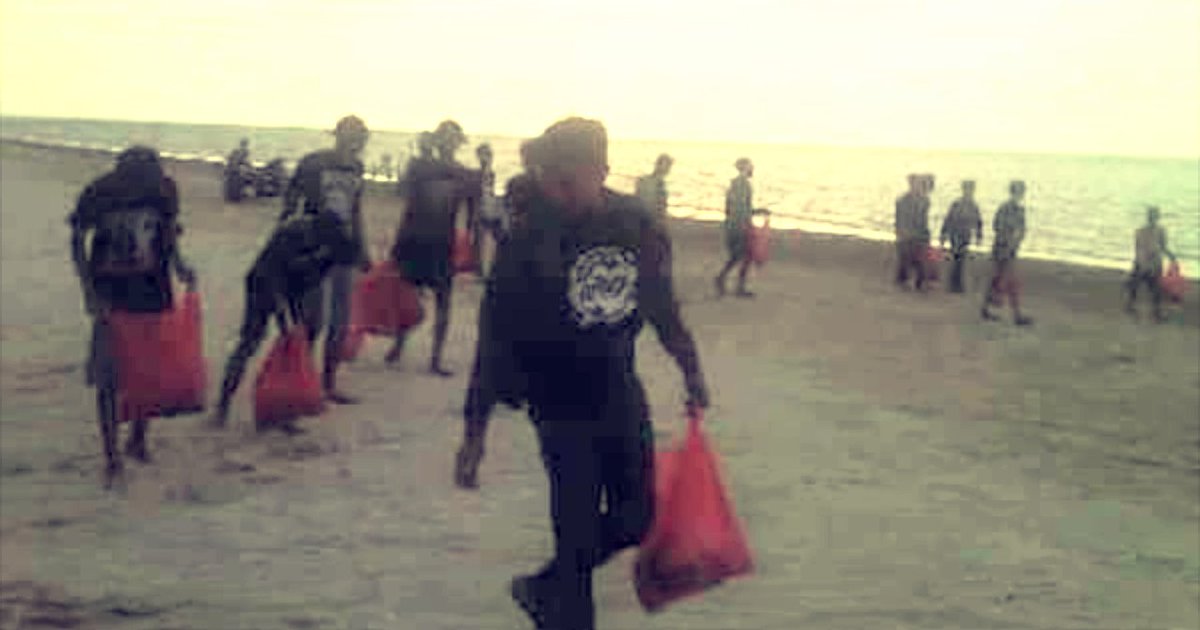 HeritageLasem's tweet photo. Selamat Komunitas Rembang,bergerak resik pantai Caruban jd rintisan menuju #Rembug Resik se Kabupaten Rembang. https://t.co/OakneiHOaQ