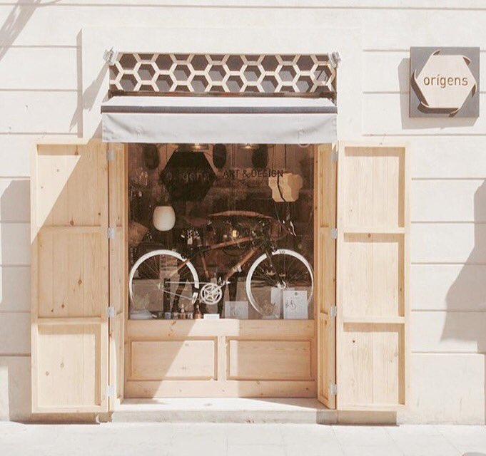 CuteCoffeeShops's tweet photo. This is one heck of a #cutecoffeeshop 📸 @martinsgv00 📸 #coffee #Barcelona #CoffeeBCN https://t.co/MWzWPUkyni