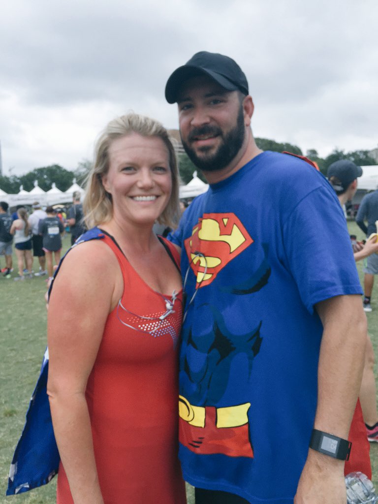 catrcardenas's tweet image. First time #cap10k runners Kirk and Cara from Colleen, TX #reportingUT #capcostumes
