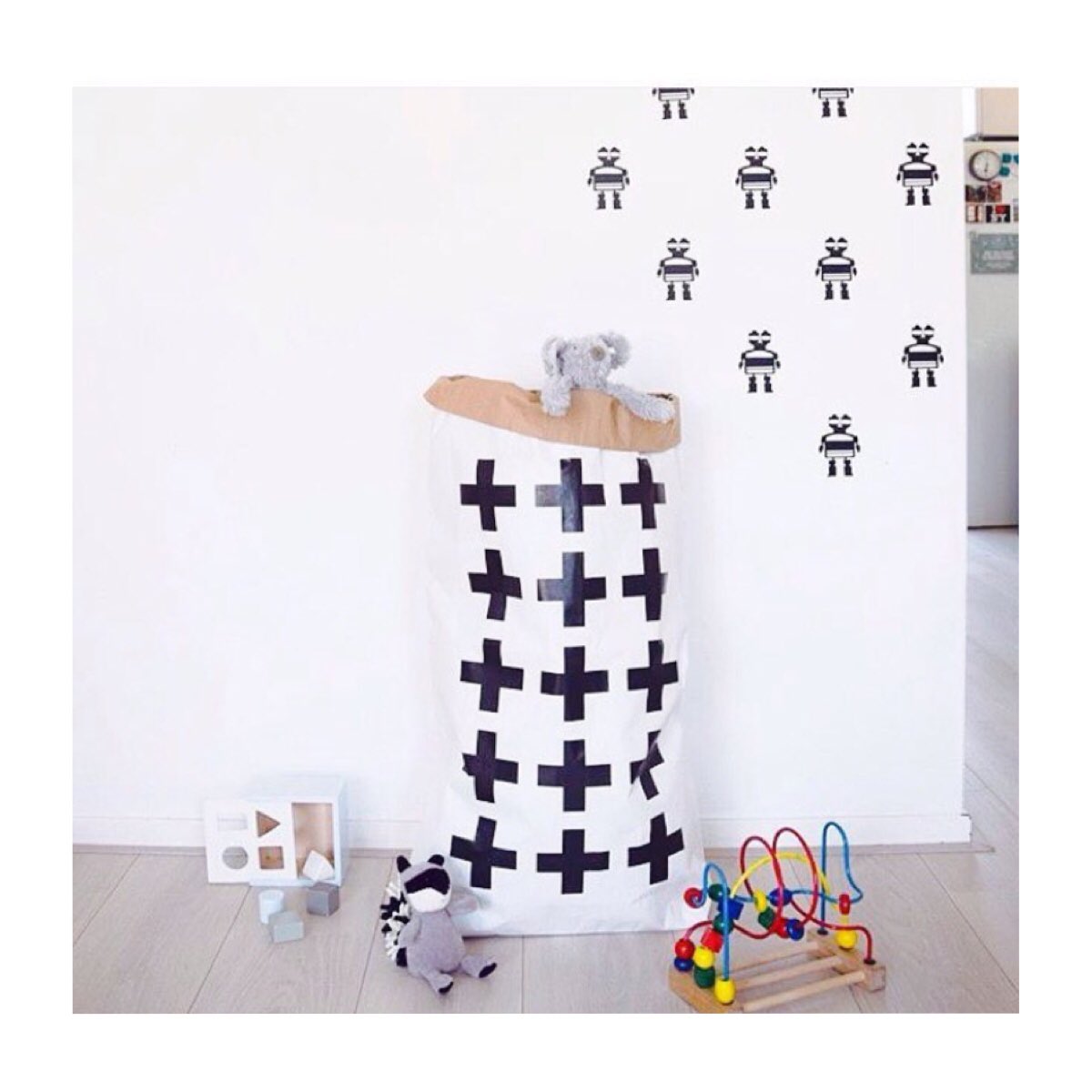 SusanaPandP's tweet photo. Tidiness day!!!
#moonwalkteddybear #wallstickers #kidsroom #robbierobot #peekandpack
https://t.co/PlyJqrKNlj https://t.co/VpnTHWwbYU