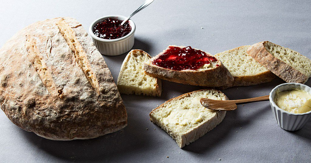 This incredibly easy boule recipe from @BKbreadlab requires only 4 ingredients: bit.ly/25SKGaq