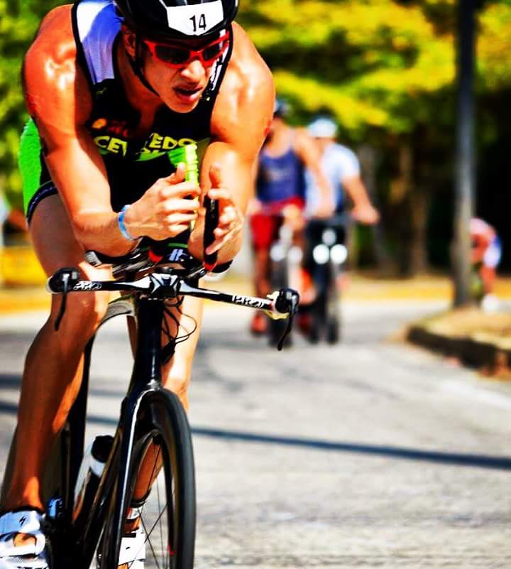 DeporteNETco's tweet photo. El colombiano Rodrigo Acevedo, cuarto mejor de sudamerica en Ironman 70.3 de Palmas Brasil #shellhellix . https://t.co/zqEAJDYZl3