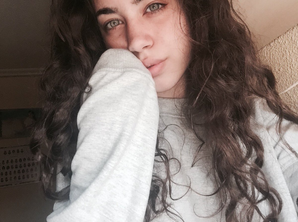 94hesloves's tweet photo. No sé porque lo hago bc vais a pasar de mi pero bueno 😂💕 https://t.co/GLgNDlOUvC