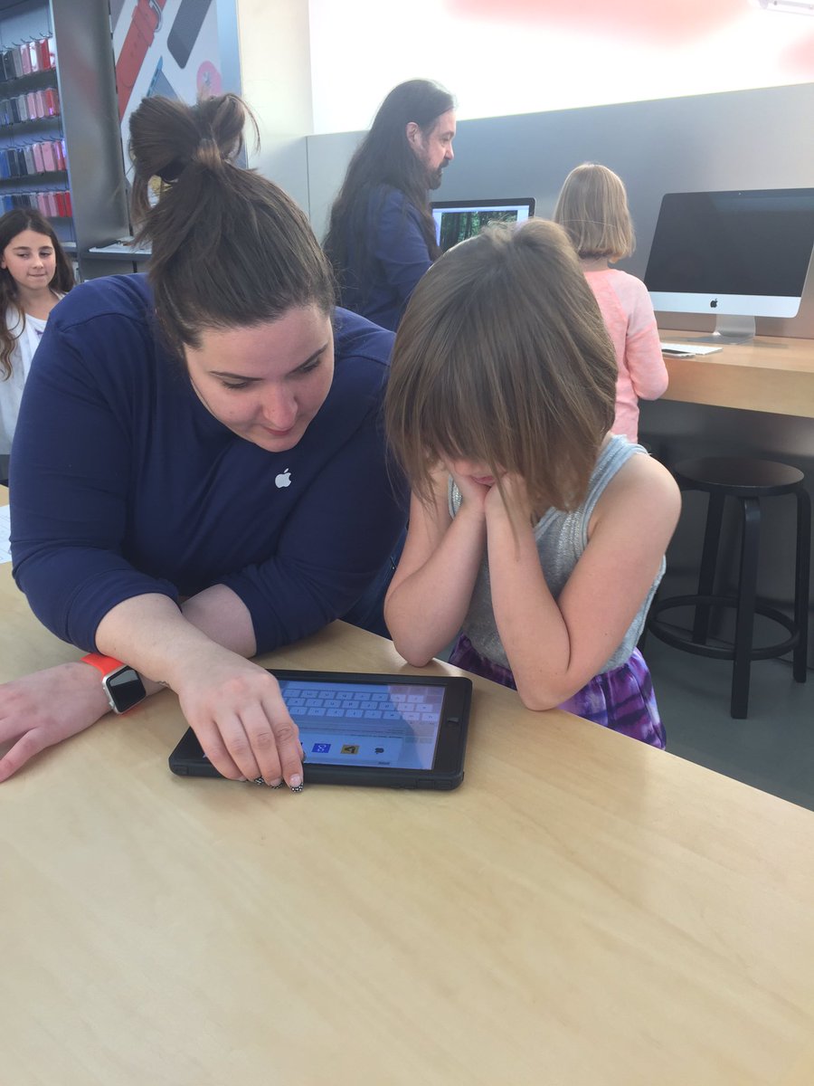 VMEPatriots's tweet photo. Patriots visit the Apple Store to learn iMovie techniques. Budding movie makers. #CCPS #VMEPatriots #CCPSMedia https://t.co/7ItHgyeJOK