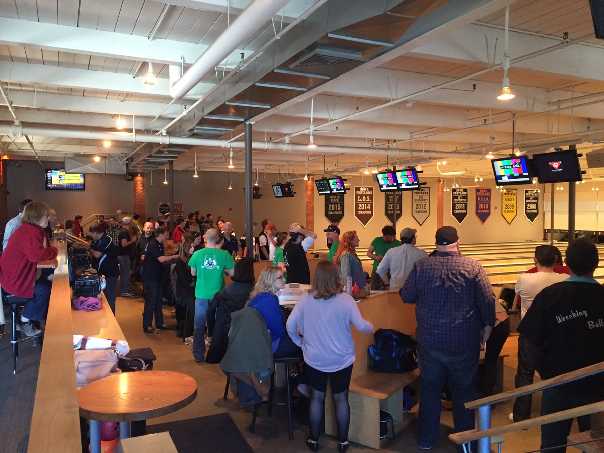 sharksbopo's tweet photo. @TDYOB @boposkinny let the shootout begin @baysidebowl #nooneelseusestwitter #BoPo9 #goodluck https://t.co/8VzsW5HdJw