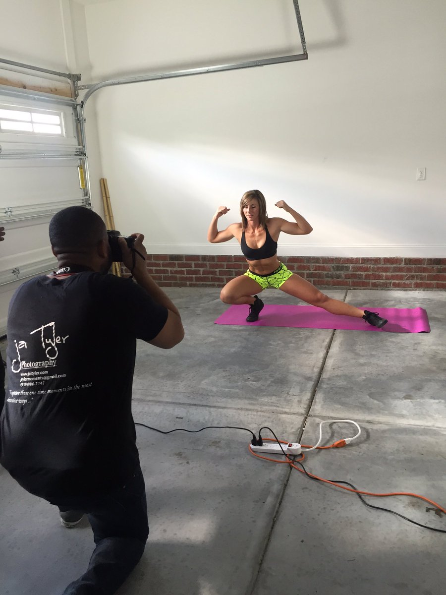 AshFit_6's tweet photo. Sneak Peek of my Fitness Photoshoot with @DauntaTyler. More coming soon!!!!!!! https://t.co/JeLY4sqKBs