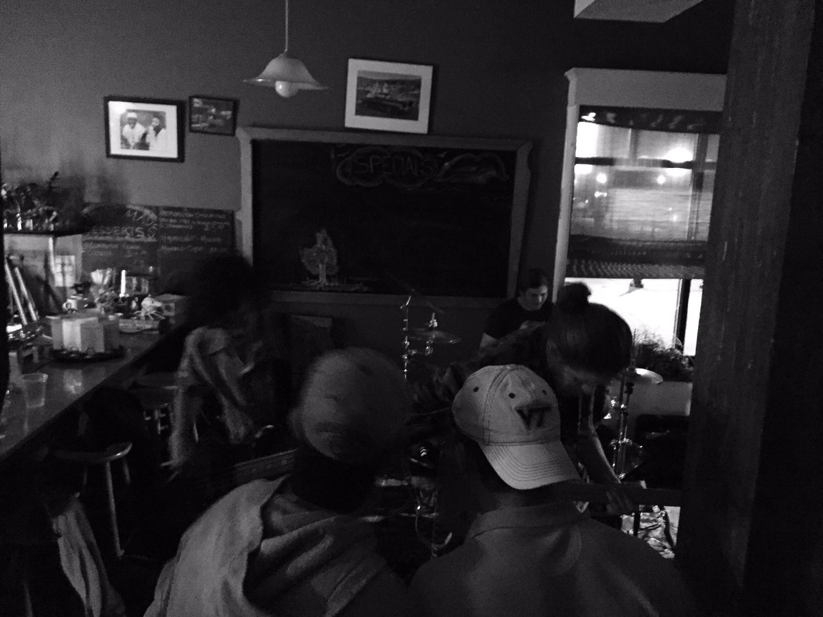 ImSeanPickering's tweet photo. blacksburg is more hip than people give it credit for. https://t.co/2fNk1Nw5nn