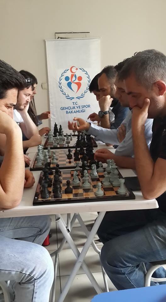 Gençlik ve Spor Bakanlığınca desteklenen #YARINAUMUDUMVAR Projemiz, kardeşlerimizle #Satranç eğitimimiz devam ediyor