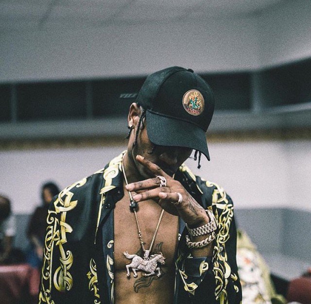 travis scott wearing hat