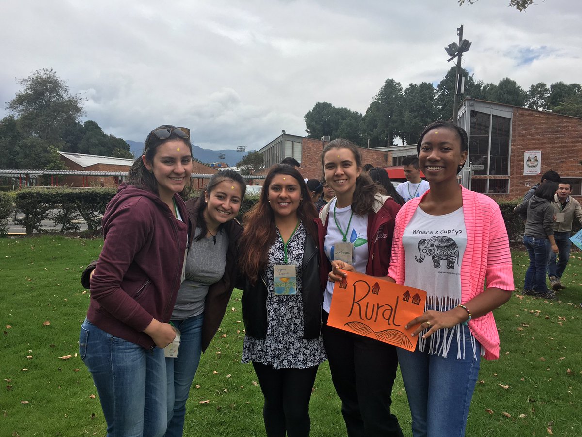 AguayEducacion's tweet photo. Representantes del sector rural en Agua para todo @CAR_Cundi @ReverdeciendoUB @MinAmbienteCo https://t.co/d1BxOh7qJX