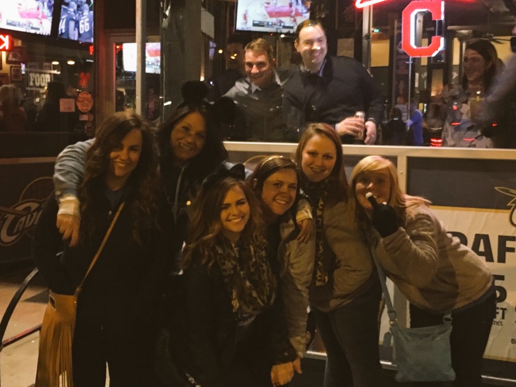 ambertraz05's tweet photo. #clegoeswild #barcrawl #snowcrawl 🐶🐱🐭🐹🐢🐅🐇🐥🐮🐷🐸 https://t.co/DWTplMqmwd