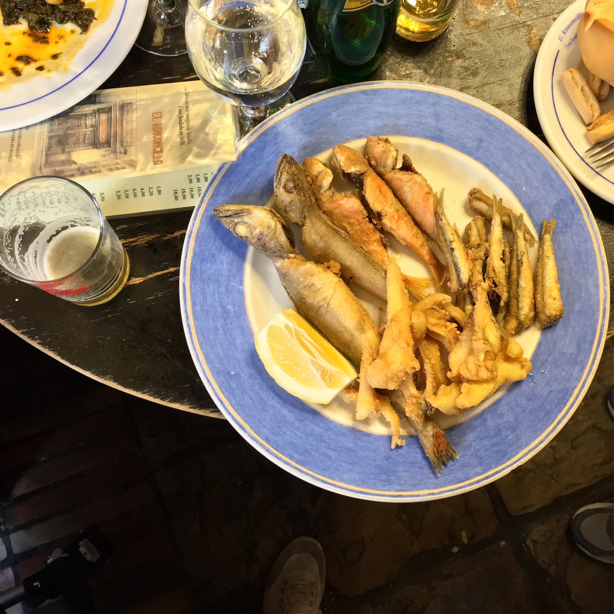 SevillaFood's tweet photo. Pescaito frito variado 👌🏼 / El Rinconcillo #pescaito #frito #elrinconcito https://t.co/zscSDUh3Xg