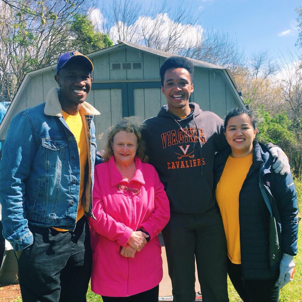 UncommonUVA's tweet photo. Glad to have helped out Pat yesterday! Congrats to Madison House on a great event ☀️ #BigEvent2016 #UncommonEvents https://t.co/ojIW404dSU