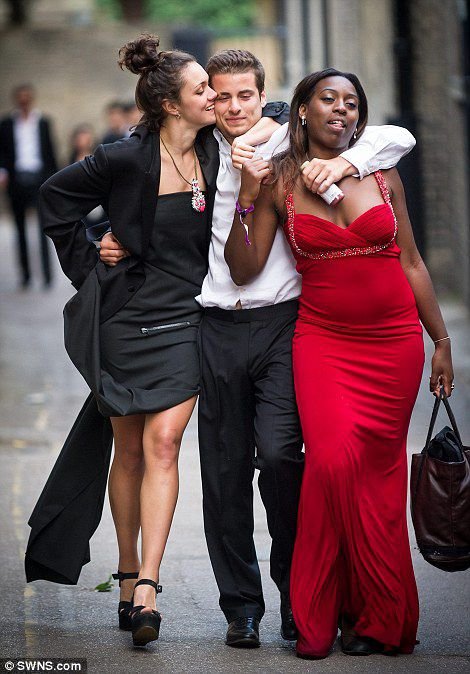 Lady friends. Британцы молодежь. Кембриджский университет студенты. Словацкие девушки фото. Британская молодежь вся правда.