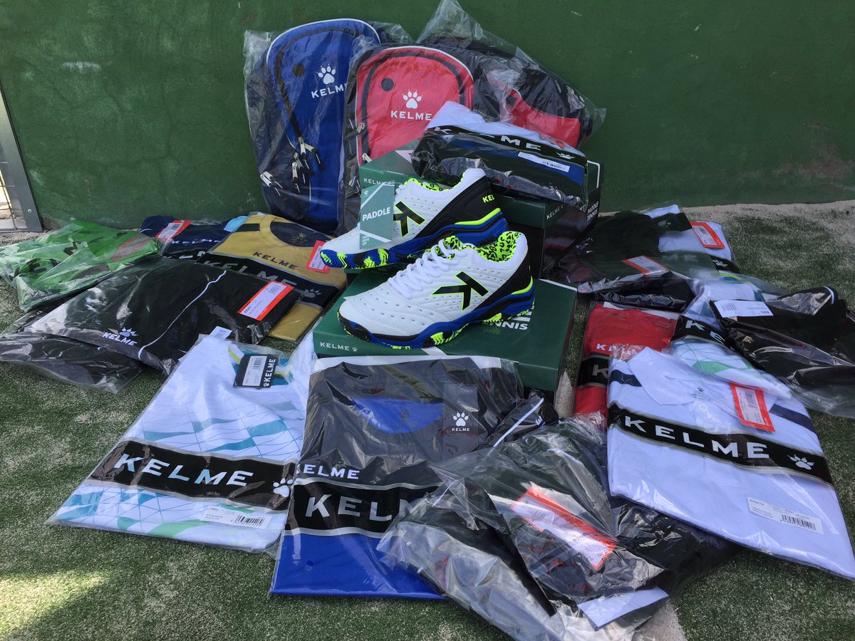 Con la primera llega el nuevo material <a href="/KelmePadel/">Kelme Padel</a> para los monitores. Gracias por el apoyo!