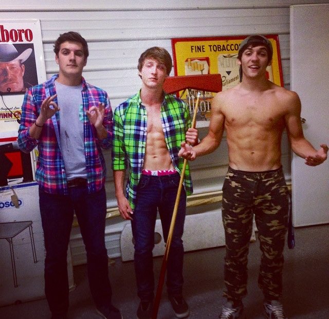 TheTom_Father's tweet photo. I don't have any recent pictures with you, so this throwback to the #BandoDays will do. Happy birthday homie. https://t.co/D4F6qCES7Z