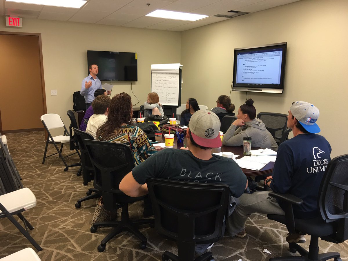 YPRKerr's tweet photo. Ross Newstead leading conversation about our #YPRKerr calendar.  #YPRKerrLDC2016 https://t.co/nOgQ9AVvvK