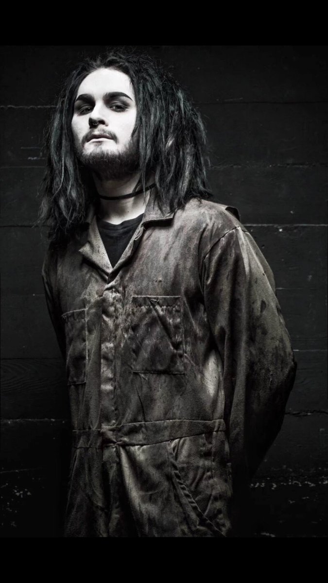 LqGhost's tweet photo. I AM SO SORRY IVE BEEN GONE FOR AWHILE, STUFF HAPPENED... BUT IM BACK https://t.co/mEDlnQfNga