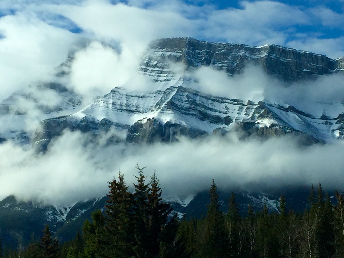 BrentToderian's tweet photo. If the #landscape between #Banff &amp; #Calgary doesn't take your breath away, I fear you don't have a pulse. #Heaven https://t.co/AV8WE1yAIP