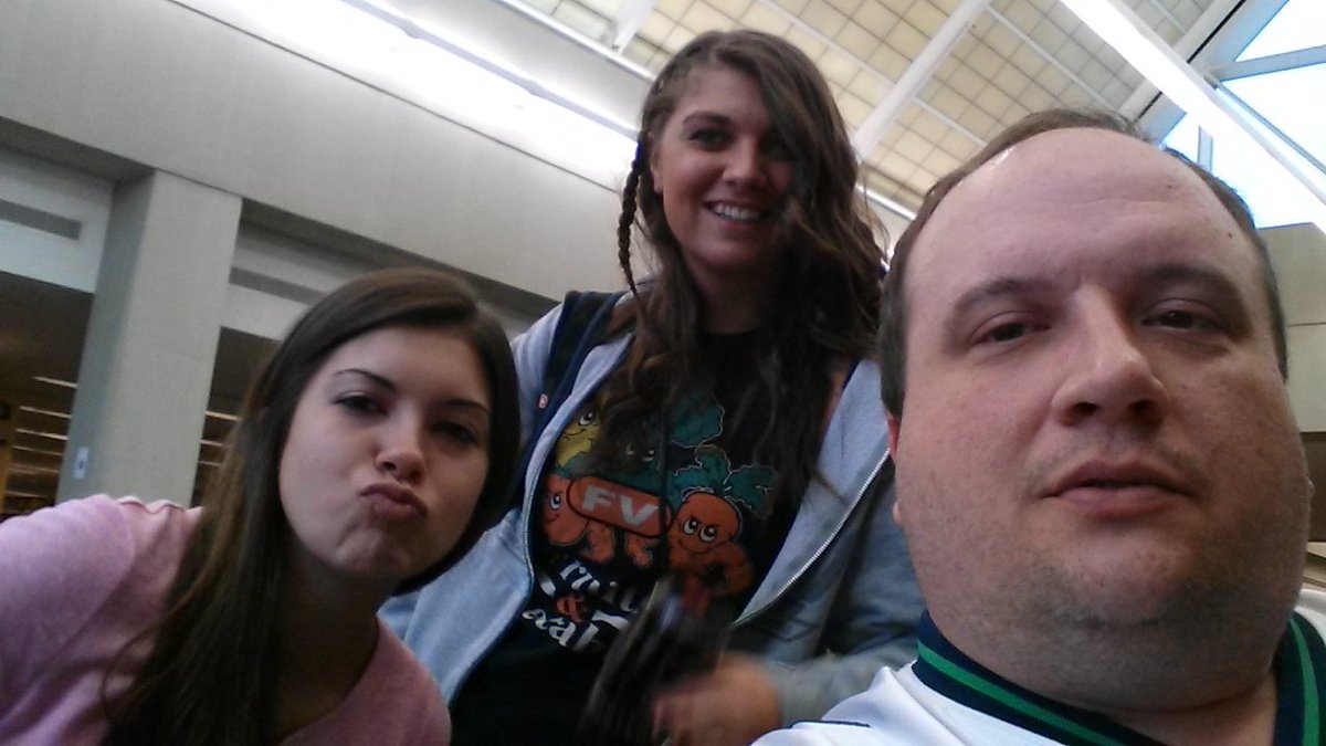 hunt_Rob's tweet photo. Sunday morning? No time to stop grinding. @jordanleeanne @KSTEW23 &amp; I working the @iupuijournalism #j409 front. https://t.co/viUe1eoAb9